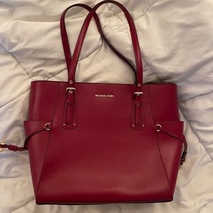 Michael Kors Voyager Medium Tote Bag